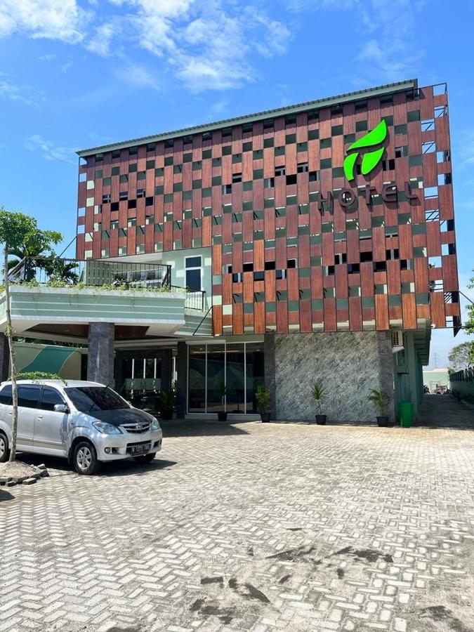 T Hotel Kualanamu Lubukpakam 외부 사진