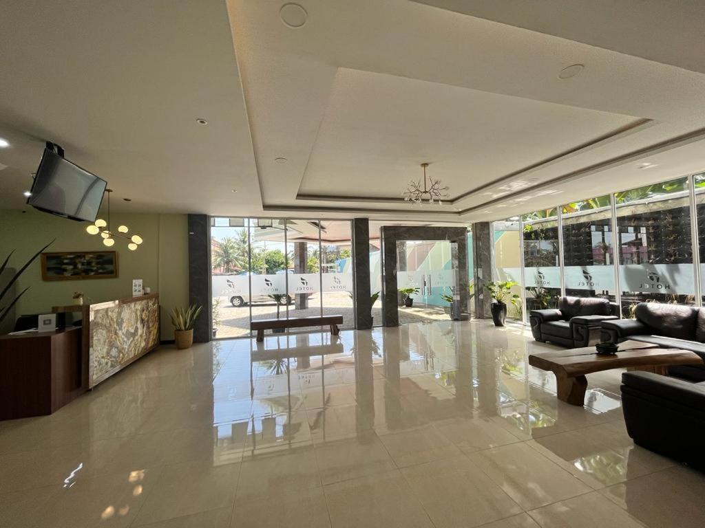 T Hotel Kualanamu Lubukpakam 외부 사진